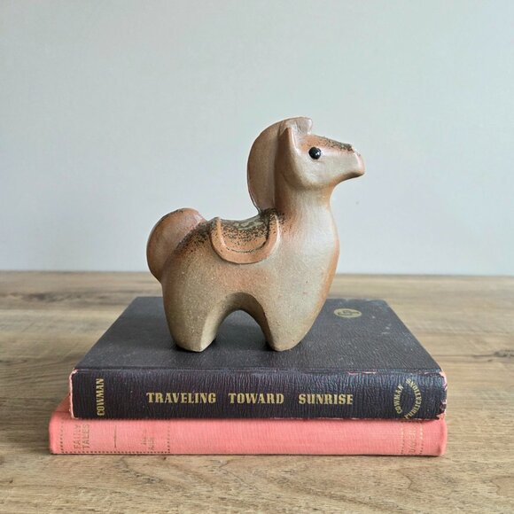 Ceramic horse figurine. - Picture 2 of 5